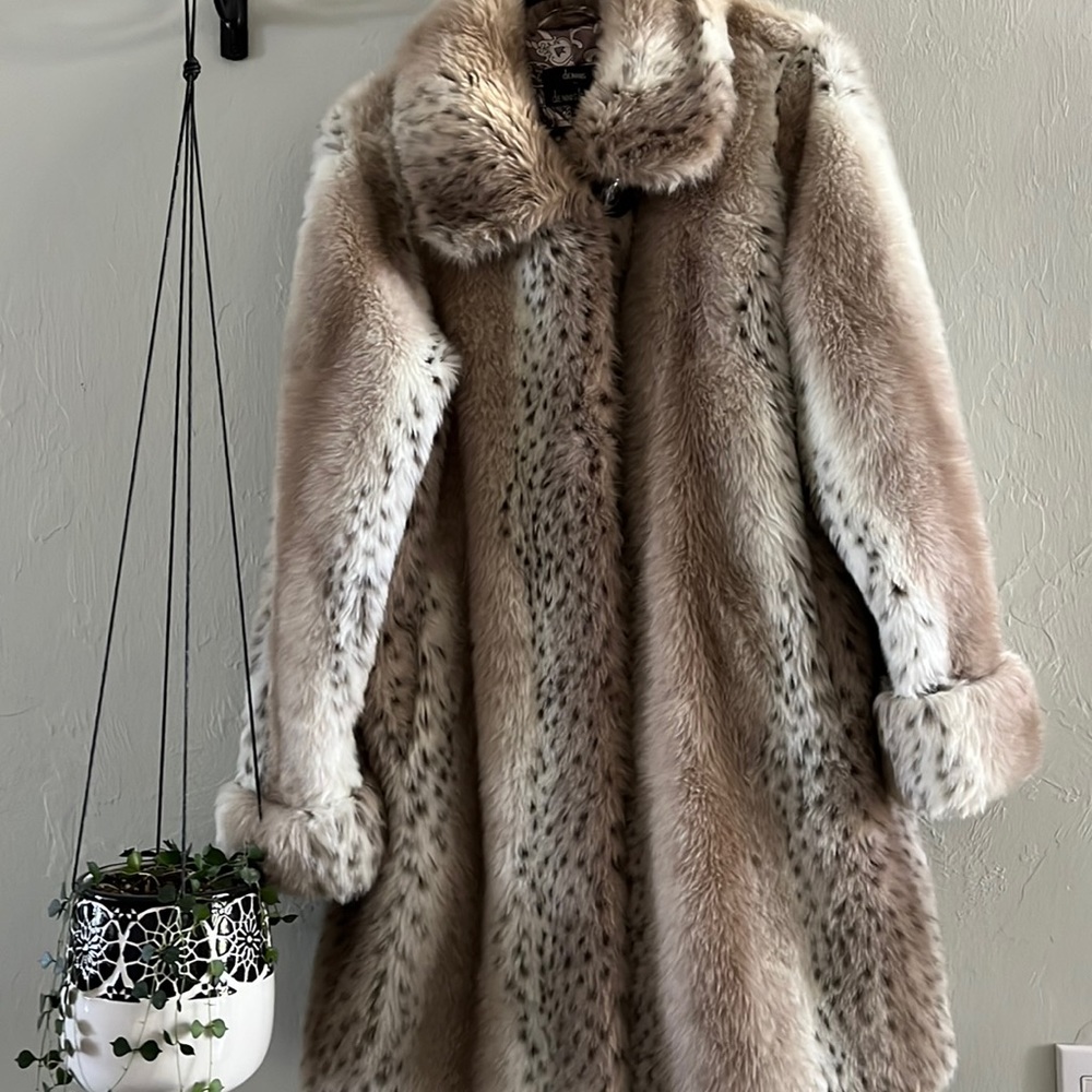 Dennis Basso leopard faux fur coat (S)